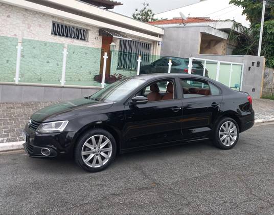VOLKSWAGEN JETTA 2.0 COMFORTLINE FLEX 4P TIPTRONIC